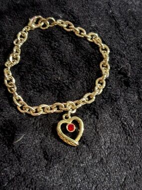 90s style July birth stone Gold Heart Charm Bracelet ♥️